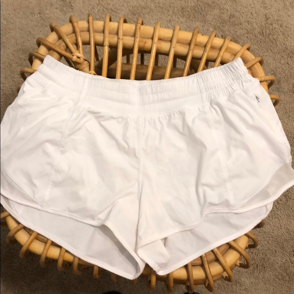 Lulu lemon hotty hot shorts size 8 2.5 inseam